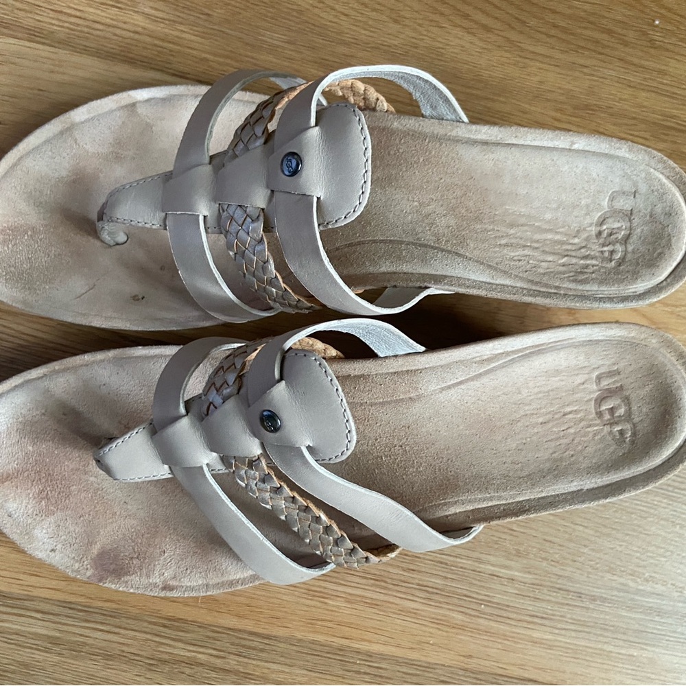 UGG Women's 9 M Cream Tan 2 1/2” Heel Cork Platform Sandals Shoes - Picture 6 of 7